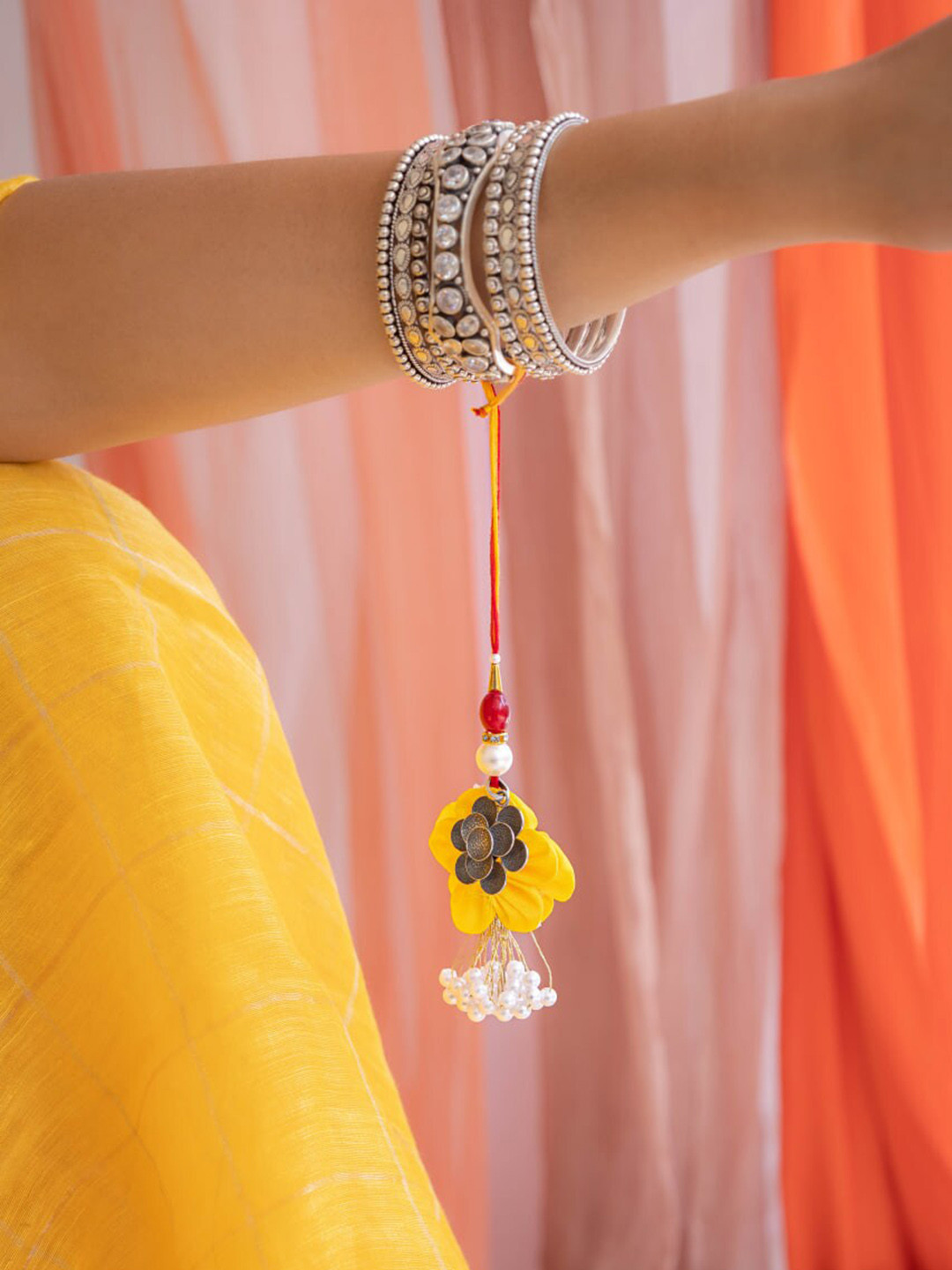 Shyle 925 Sterling Silver Textured Flower Necklace Blooming Lumba Rakhi