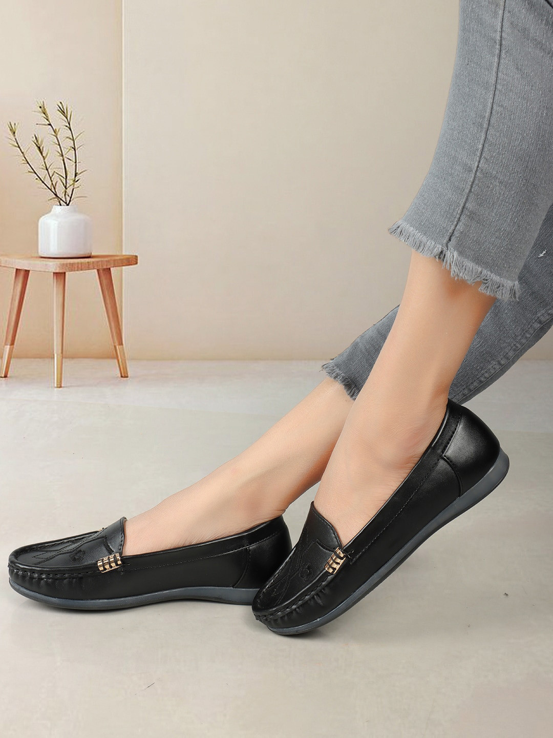 ELLE Embroidered Round Toe Ballerinas