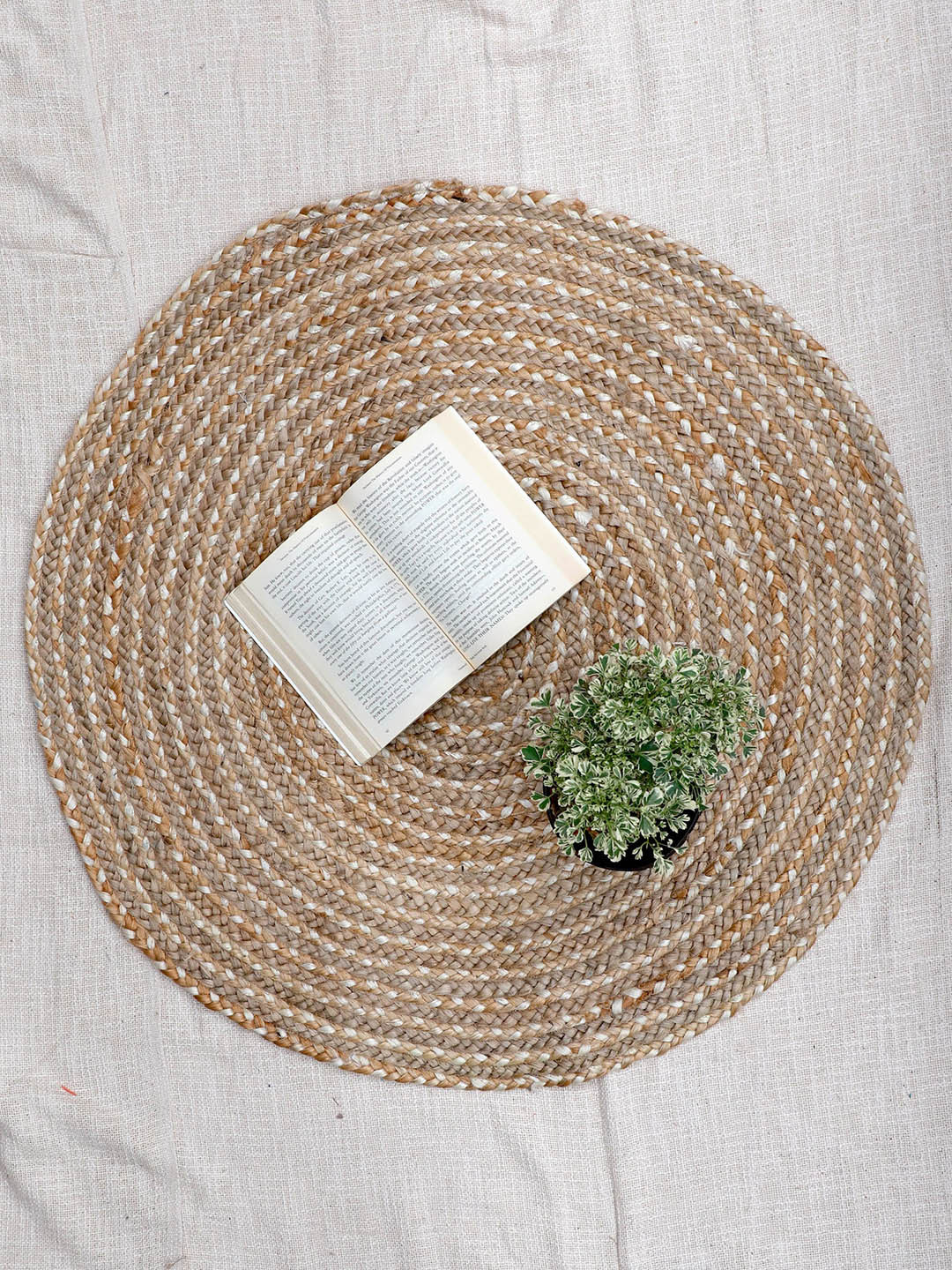 Art Avenue Learn Brown Round Jute Rug
