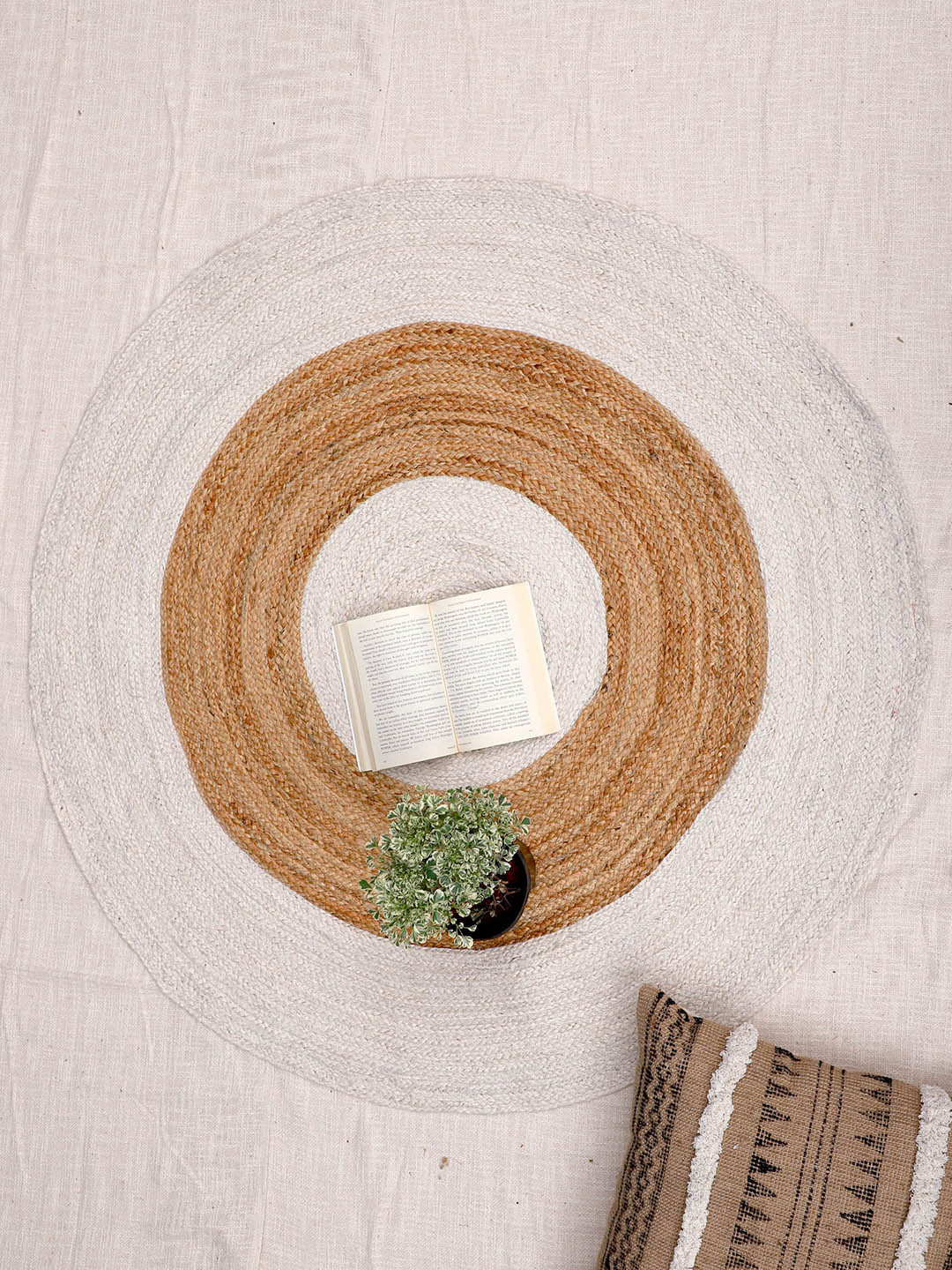 Art Avenue Inner Brown & White Jute Round Rug