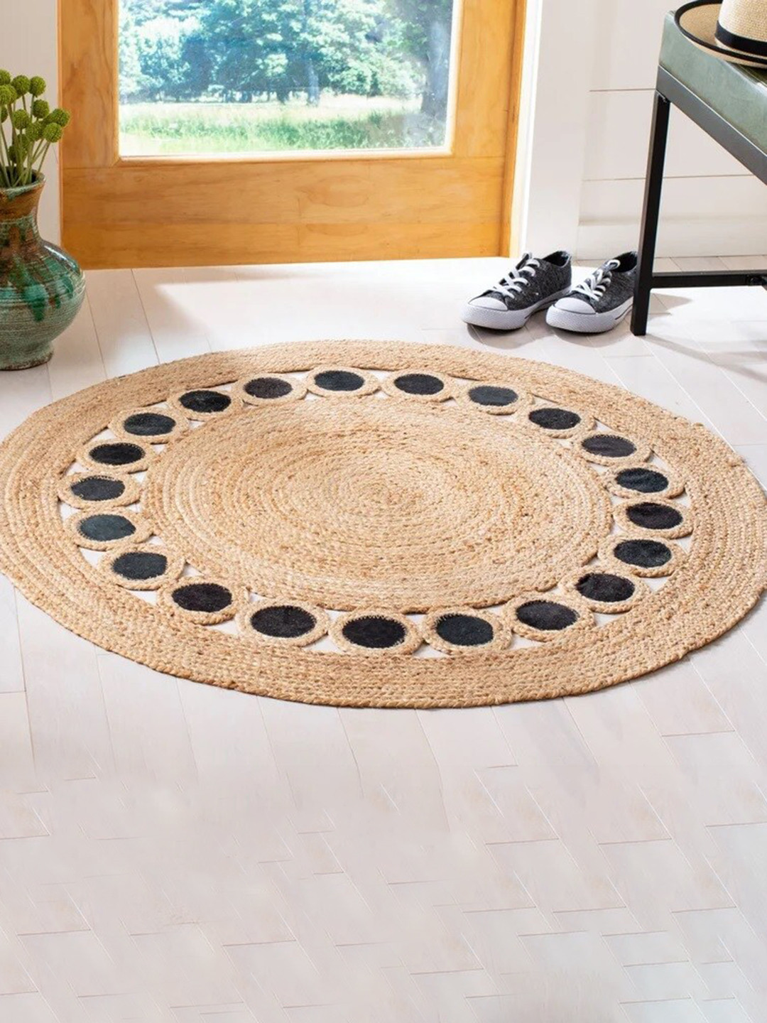 Art Avenue Combs Beige Round Jute Rug