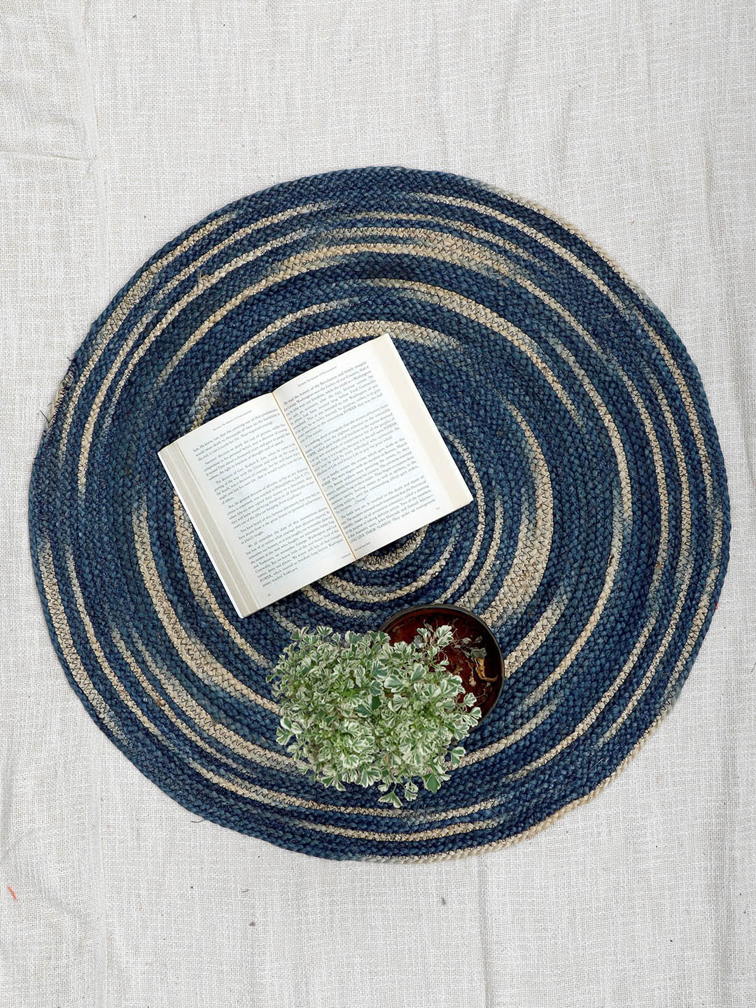 Art Avenue DOORKNOB Blue Round Jute Rug