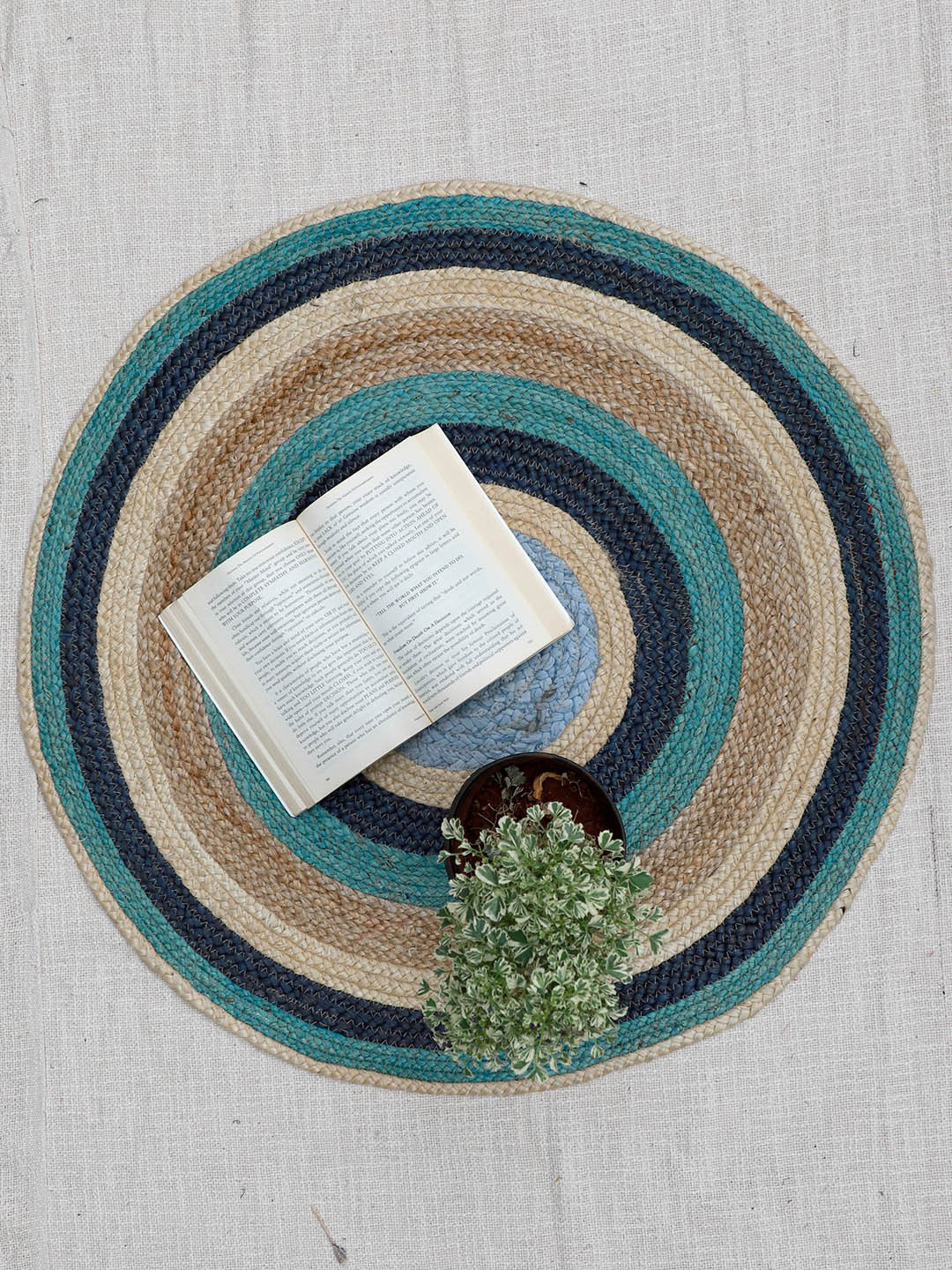 Art Avenue Dust Blue & Brown Round Jute Rug
