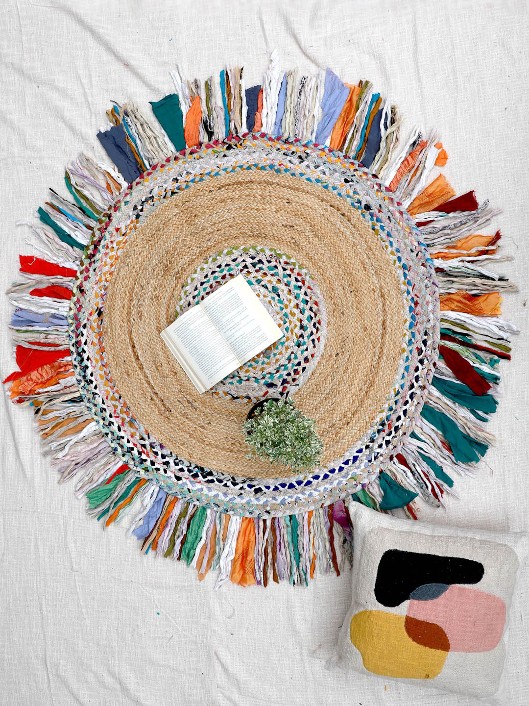 Art Avenue Frills Brown Round Jute Rug