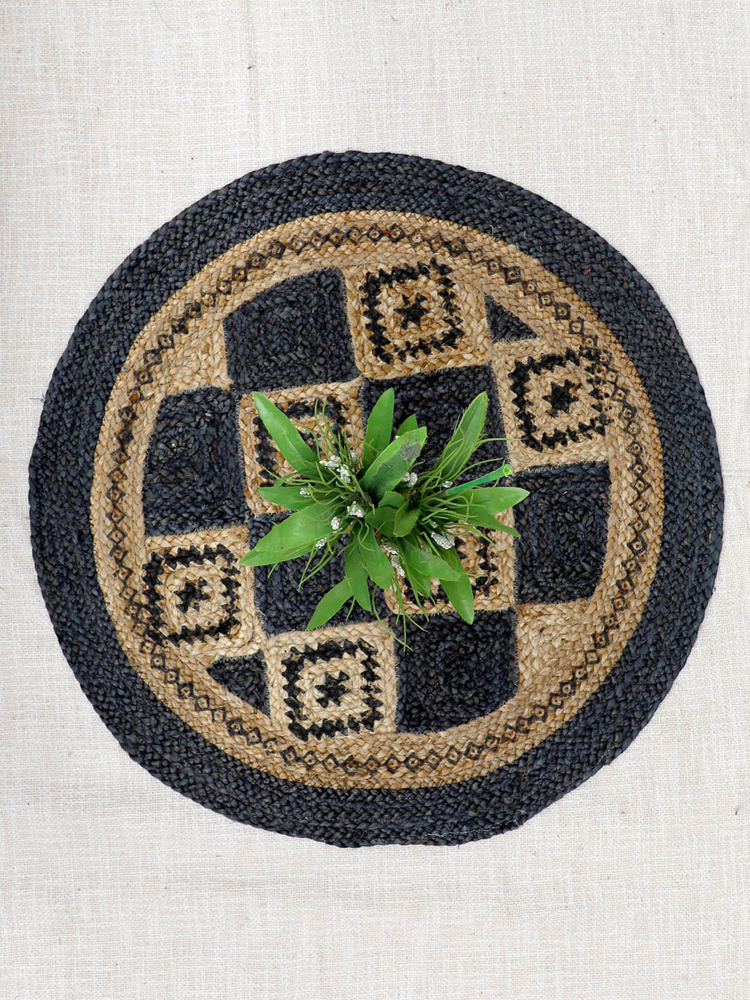 Art Avenue Checkered Brown Round Jute Rug