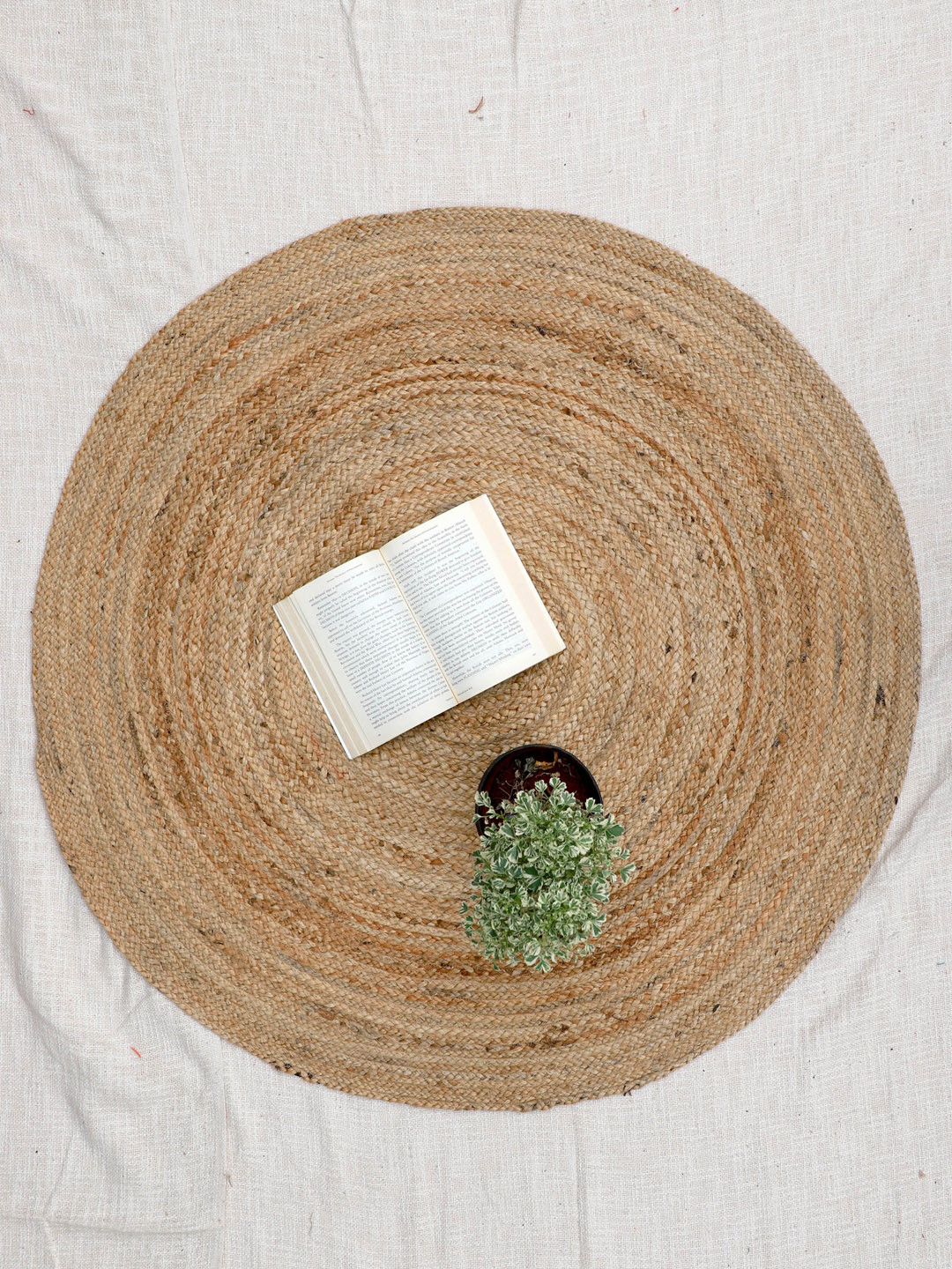 Art Avenue Great Brown Round Jute Rug