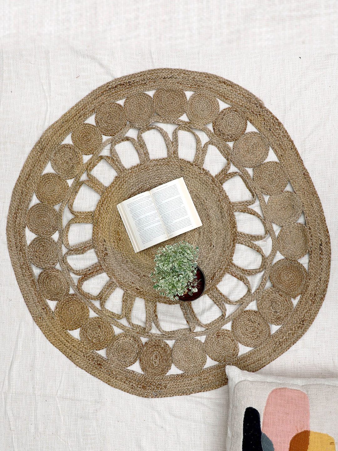 Art Avenue EVENING Brown Round Jute Rug