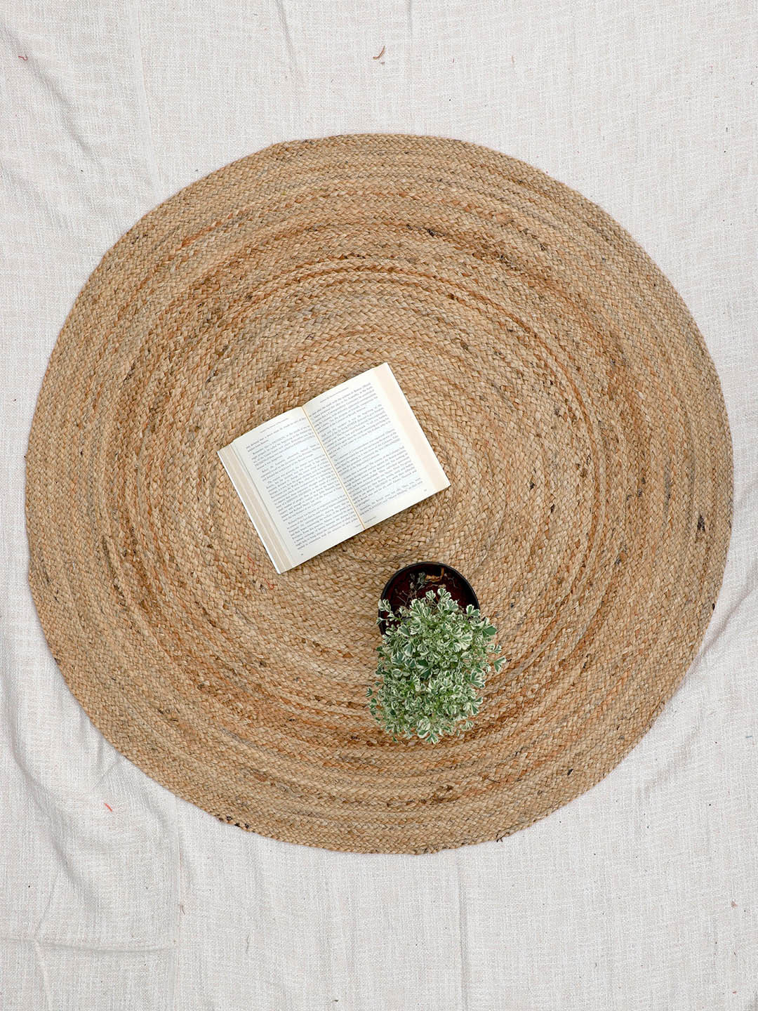 Art Avenue Great Brown Round Jute Rug
