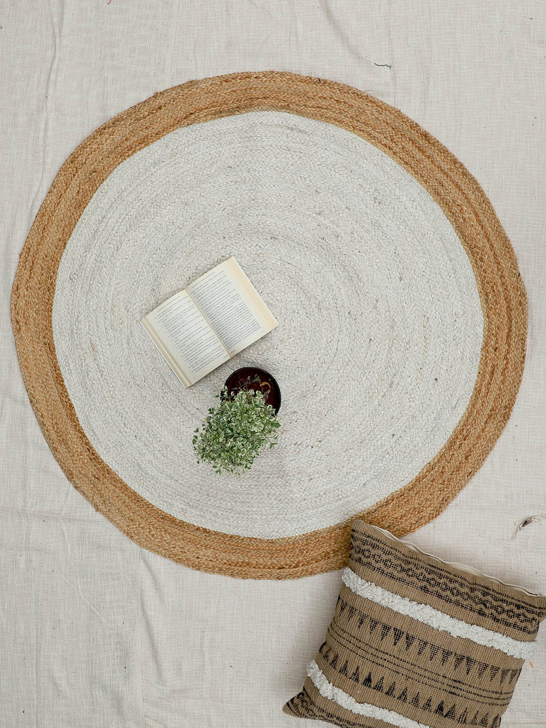 Art Avenue Innest White & Brown Round Jute Rug