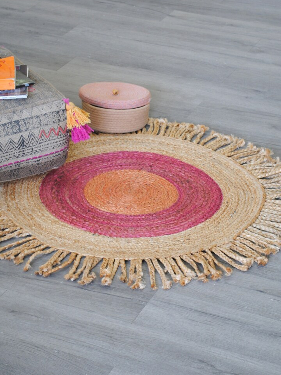 Art Avenue Beige & Pink Colourblocked Jute Round Carpet