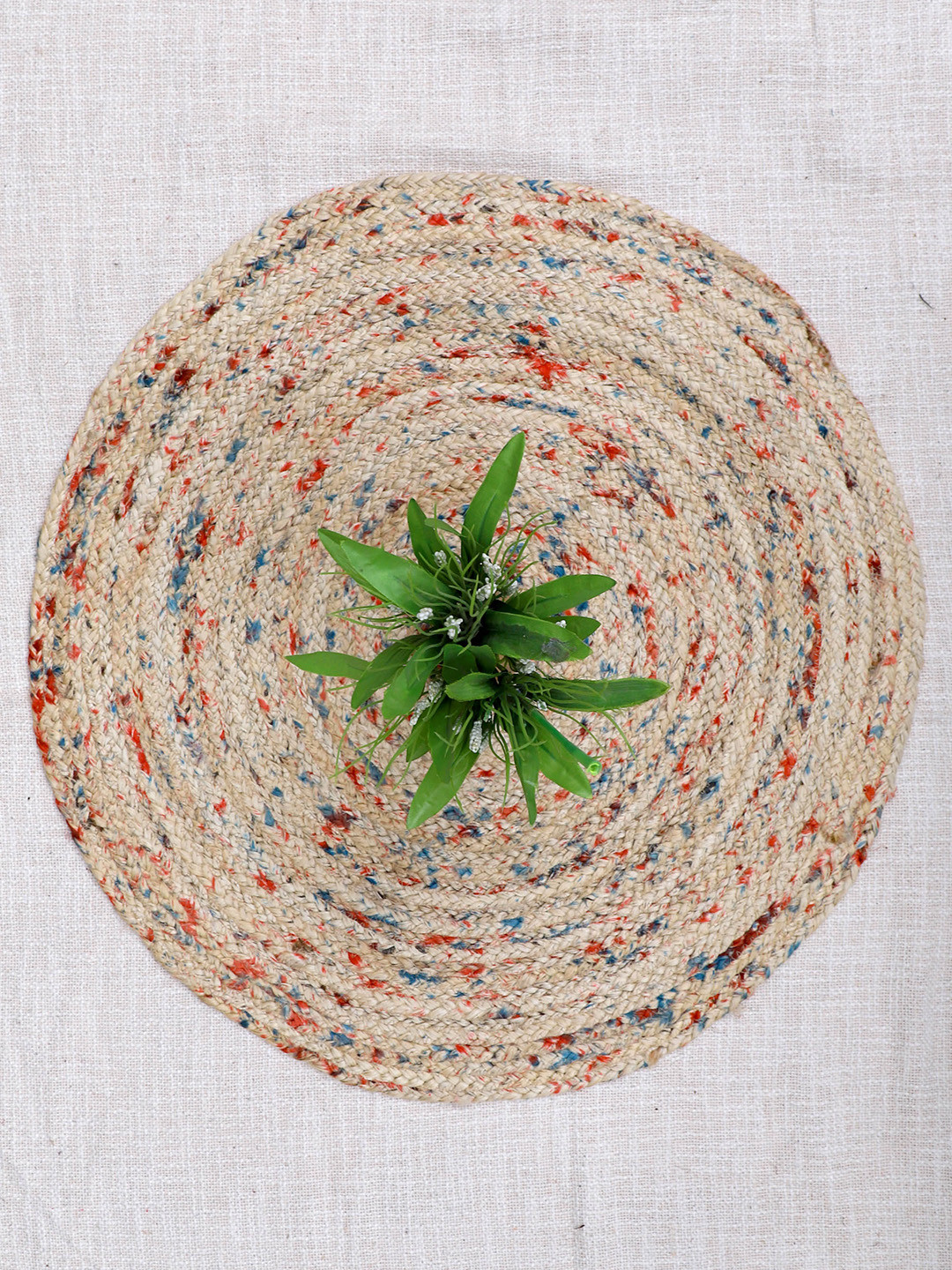 Art Avenue Dear Cream-Coloured & Red Braided Round Jute Rug