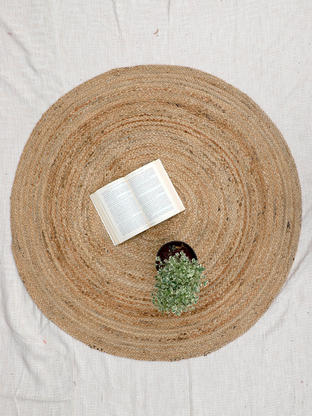 Art Avenue Great Brown Braided Round Jute Rug