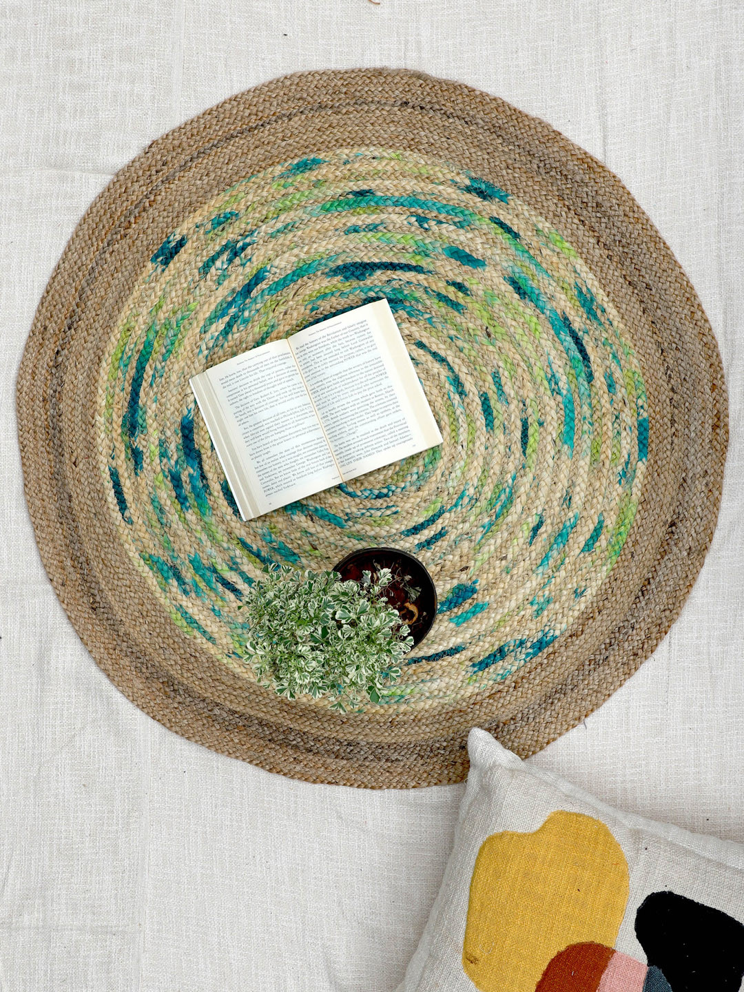 Art Avenue Creed Beige & Blue Braided Round Jute Rug