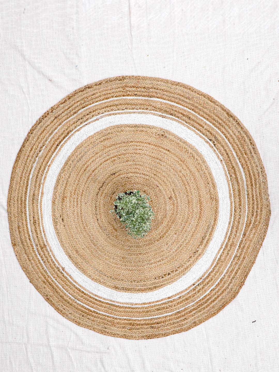 Art Avenue In Beige & Red Braided Round Jute Rug