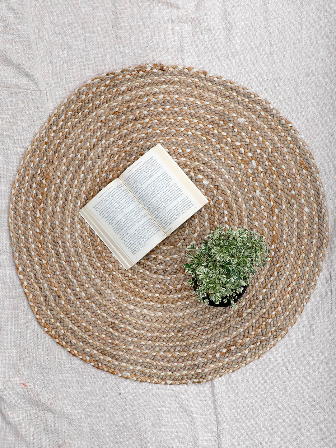 Art Avenue Learn Beige & White Braided Round Jute Rug
