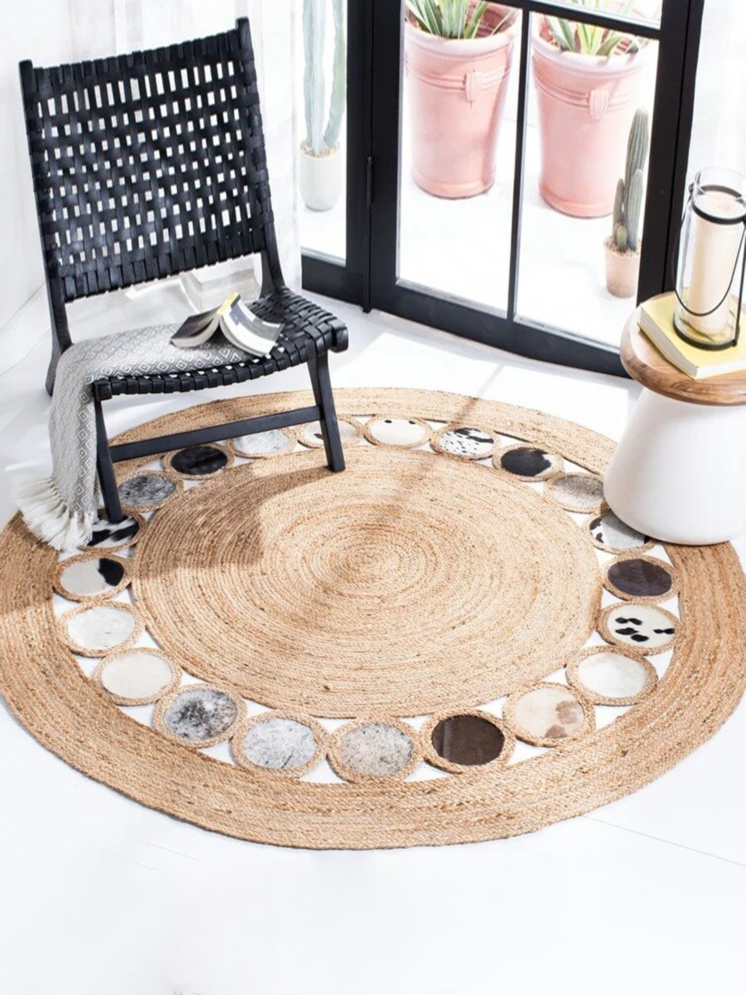 Art Avenue Cooke Beige & White Braided Round Jute Rug