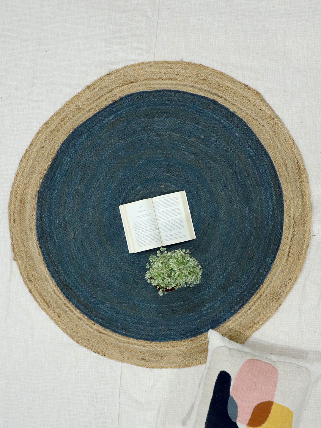Art Avenue Big Beige & Blue Braided Round Jute Rugs