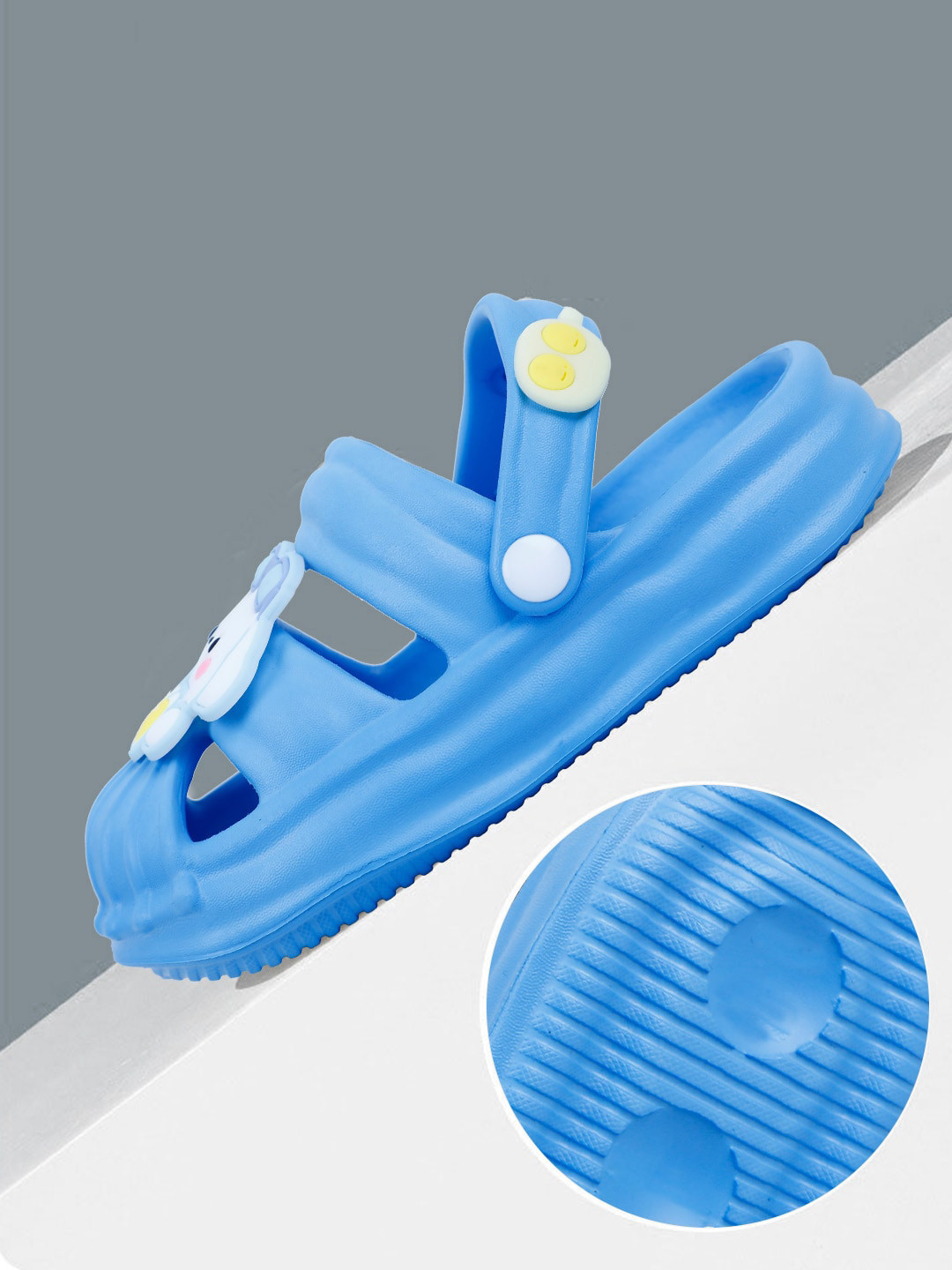 Baby Moo Kids Chilling Puppy Applique Waterproof Anti-Skid Clogs