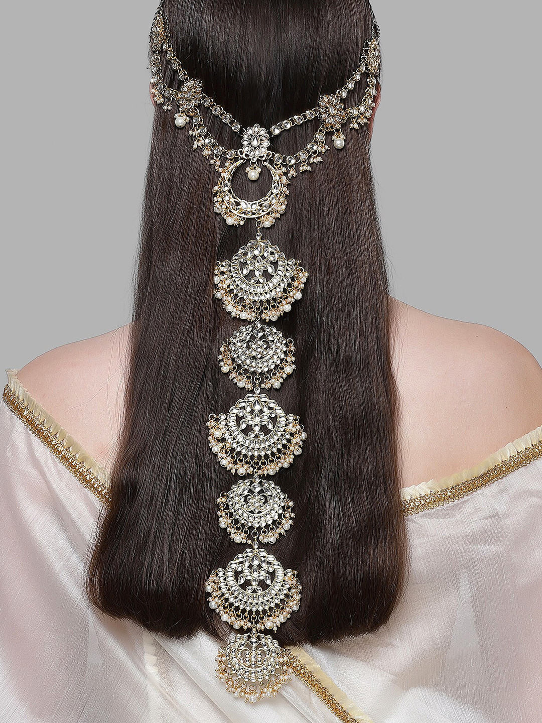 KARATCART White Kundan and Pearl Beaded Hair Accessory