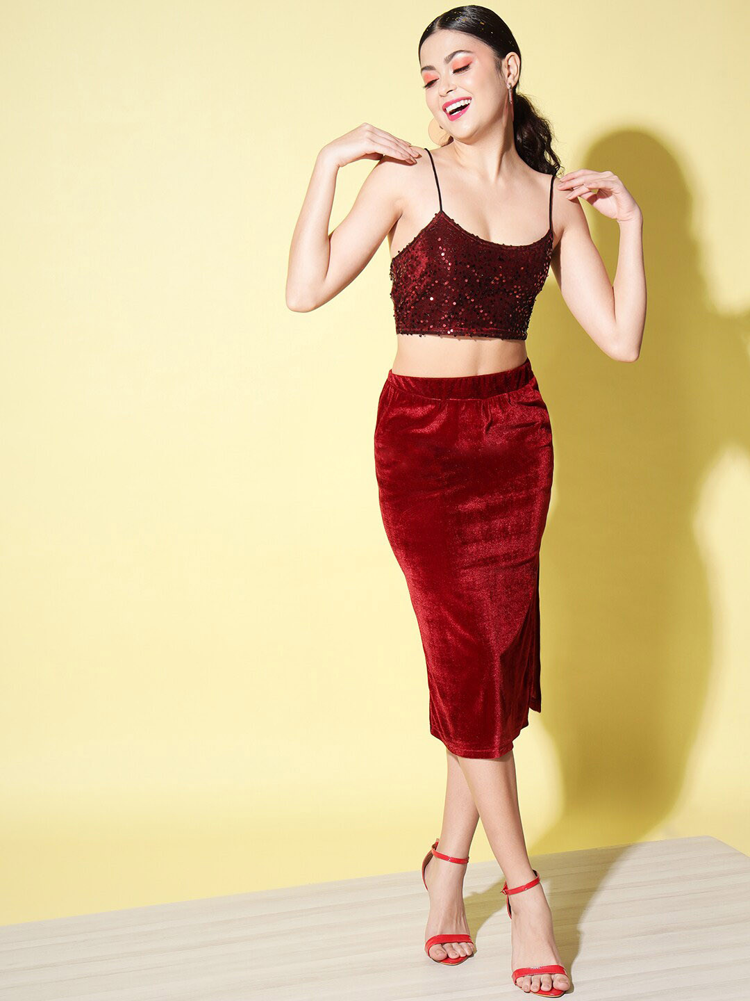 Trend Arrest Sequined Shoulder Straps Top With Skirt