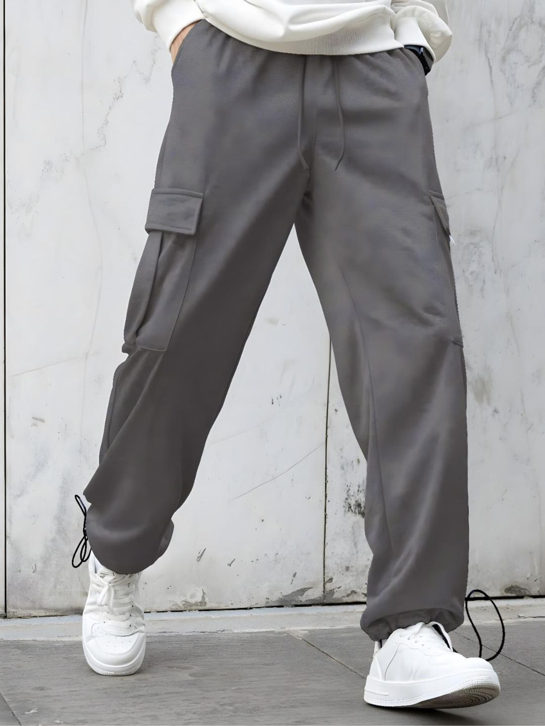 NOBERO Men Onyx Oversized Relaxed Fit Mid-Rise Joggers With Utility Box Pockets