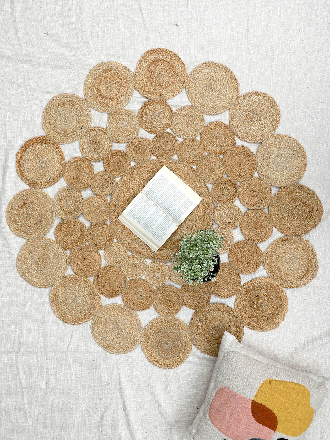 Art Avenue Simpler Brown Round Jute Rug