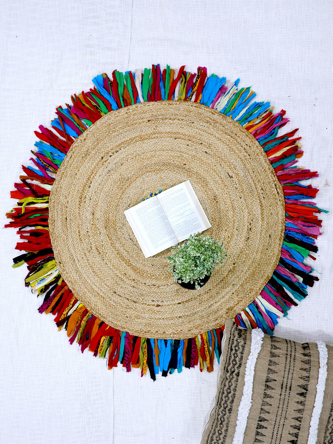 Art Avenue Outliner Beige Round Jute Rug