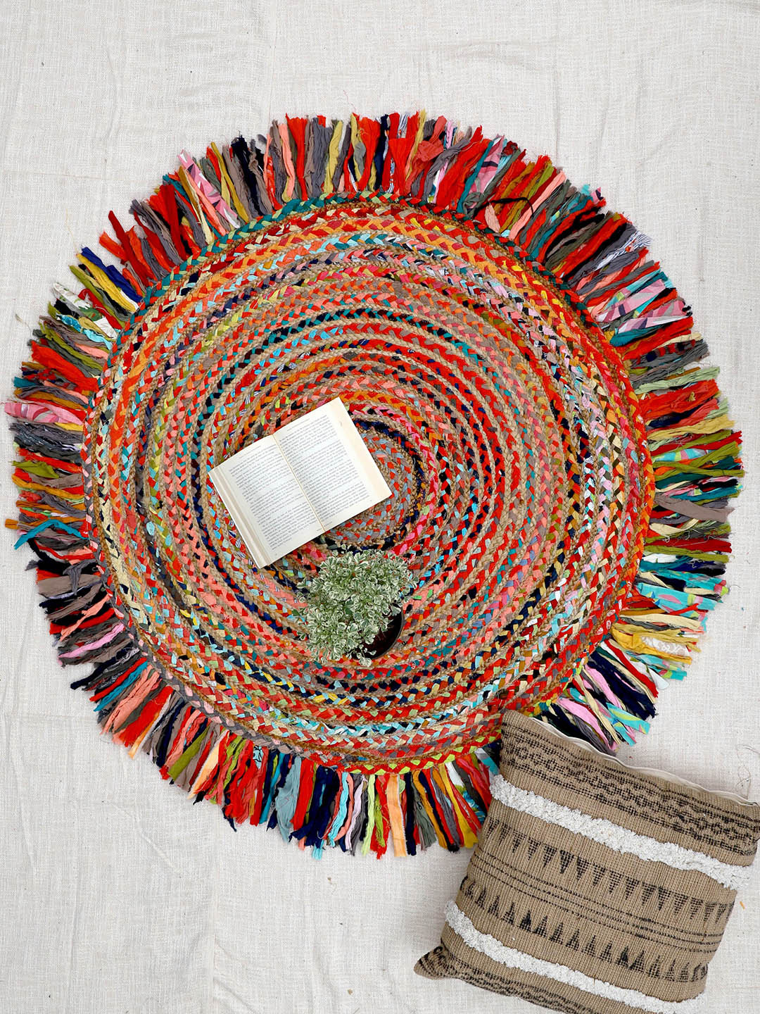 Art Avenue Red & Blue Self-Designed Jute Round Rug