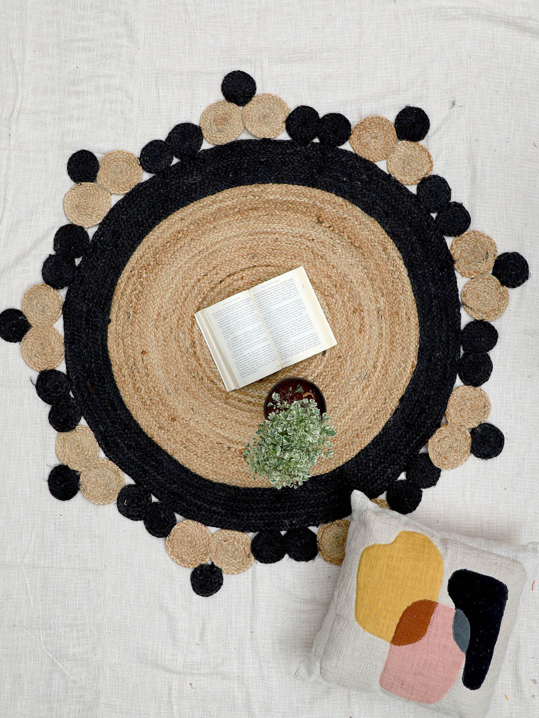 Art Avenue SMALLER Brown Round Jute Rug