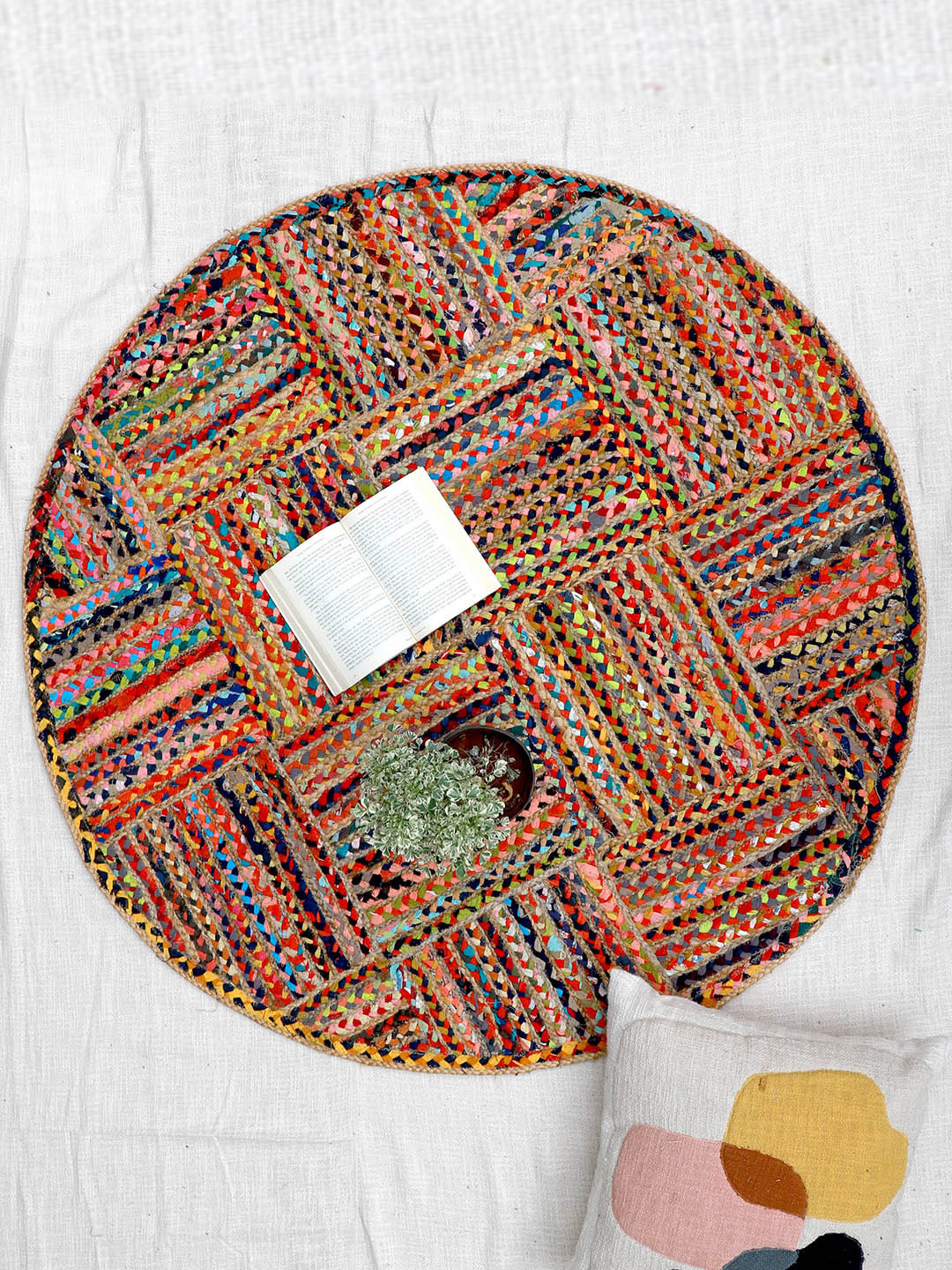 Art Avenue Maze Brown & Red Round Jute Rug