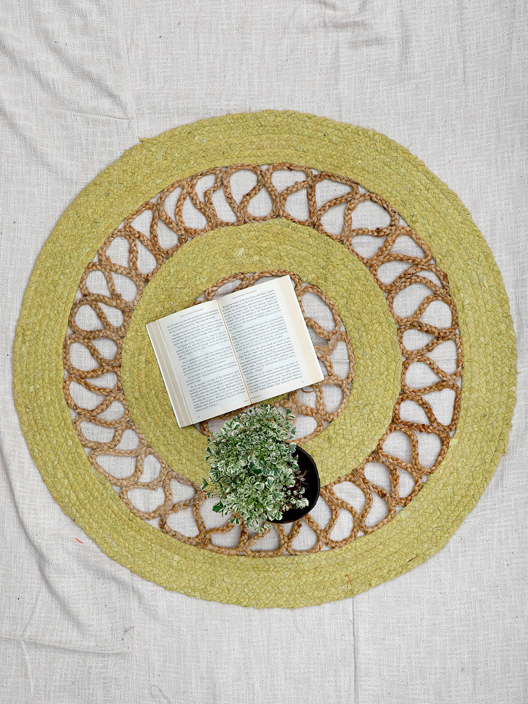 Art Avenue Sun Brown & Green HandmadeWoven Design Jute Circular Carpet