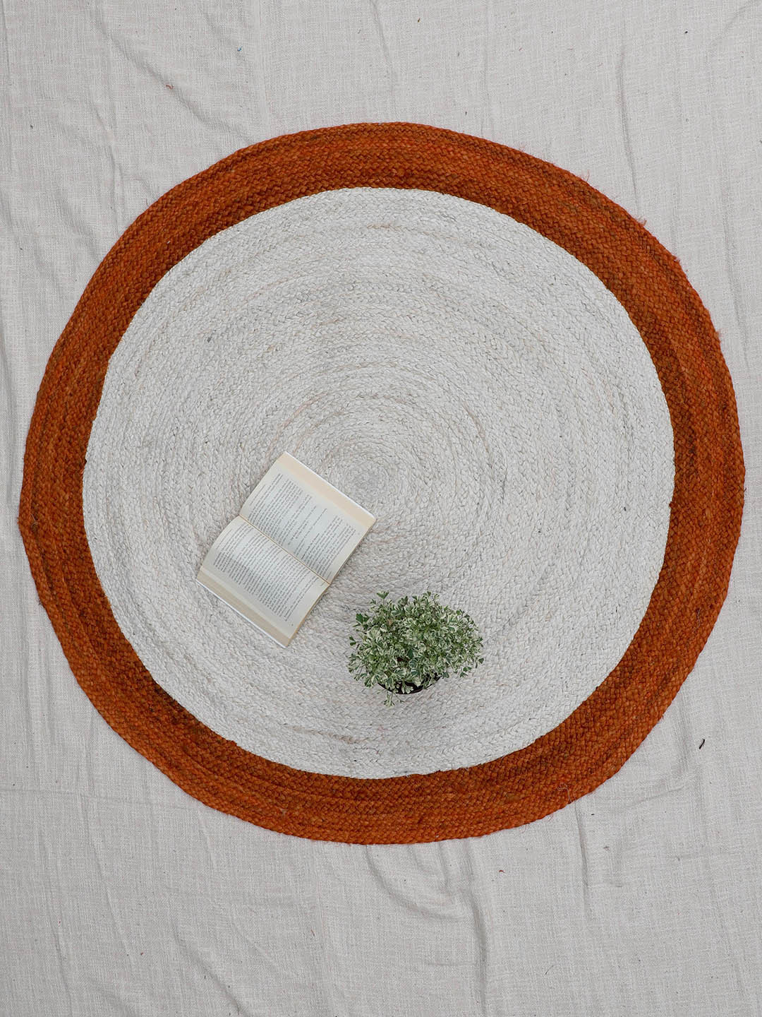 Art Avenue Need Brown & White Round Jute Rug