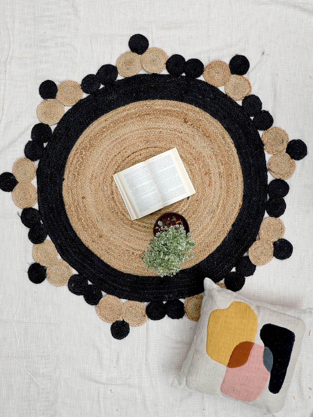 Art Avenue Smaller Beige & Black Braided Round Jute Rug