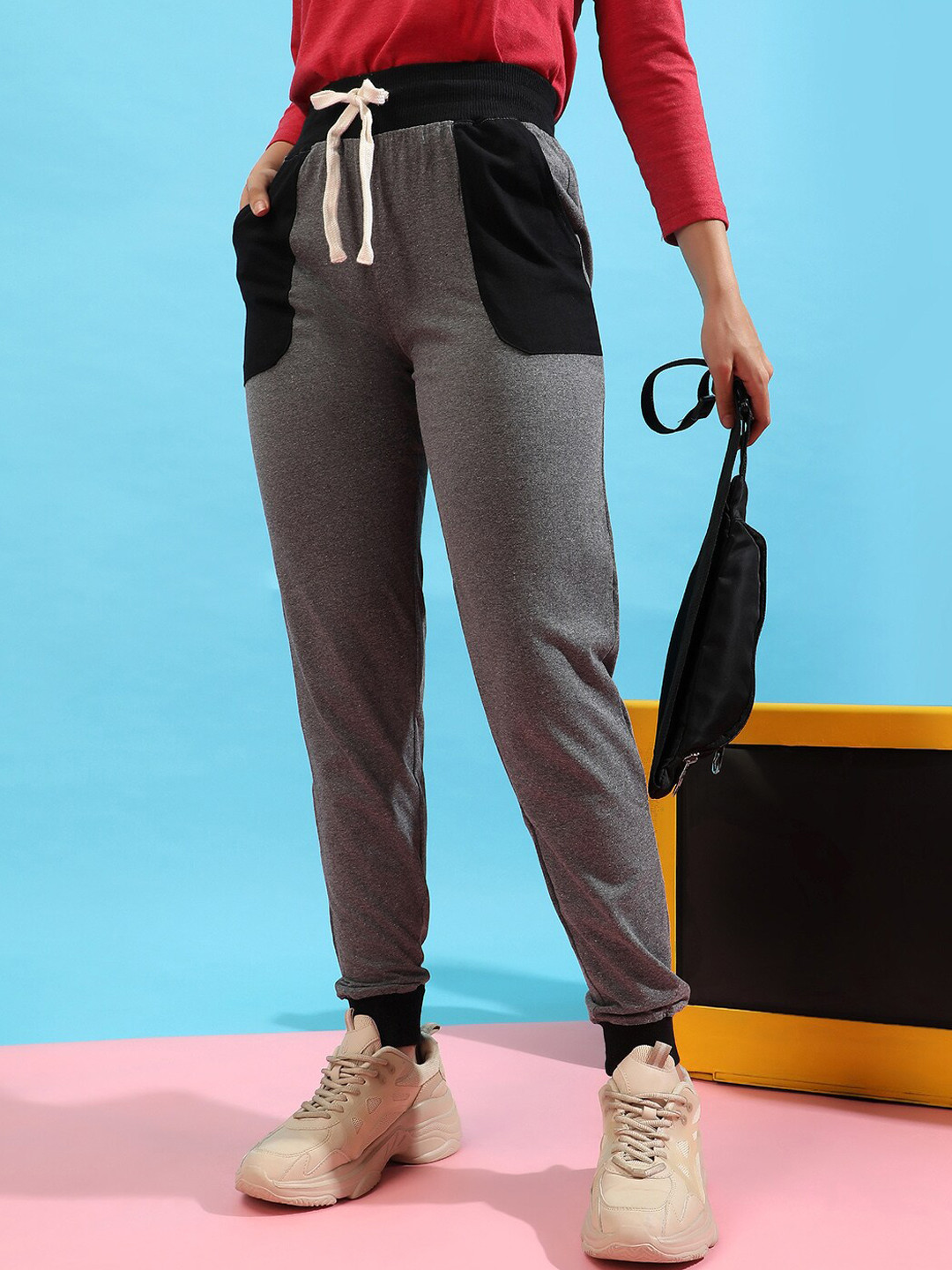 Campus Sutra Women Grey & Black Colourblocked Mid Rise Joggers