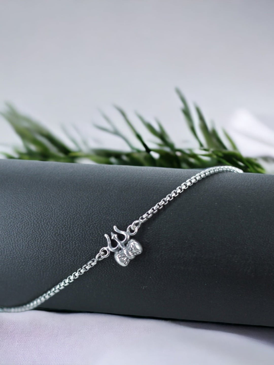 Taraash Men 925 Sterling Silver Bracelet Rakhi Comes With Roli Chawal & Greeting Card