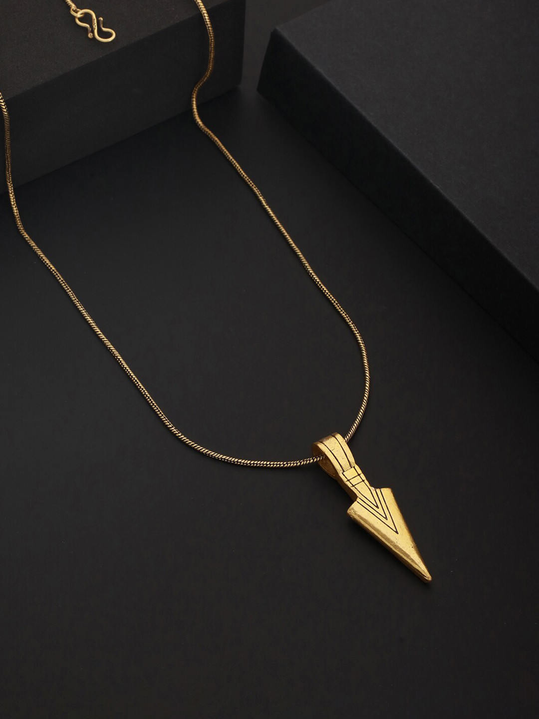 Priyaasi Men Gold-Plated Striped Arrow Pendant Chain