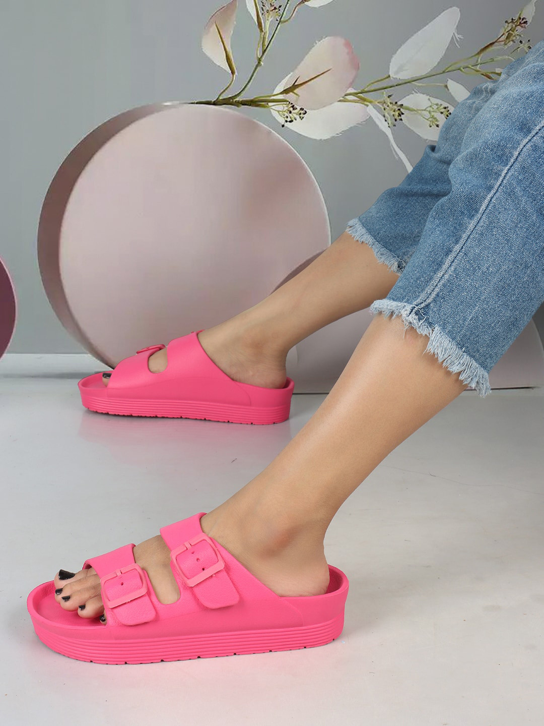 Carlton London sports Women Buckled Sliders