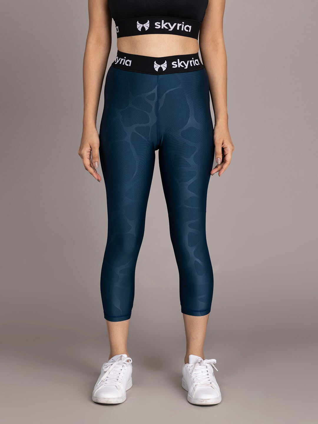 skyria Women Abstract Printed Skinny Fit Sports Capris