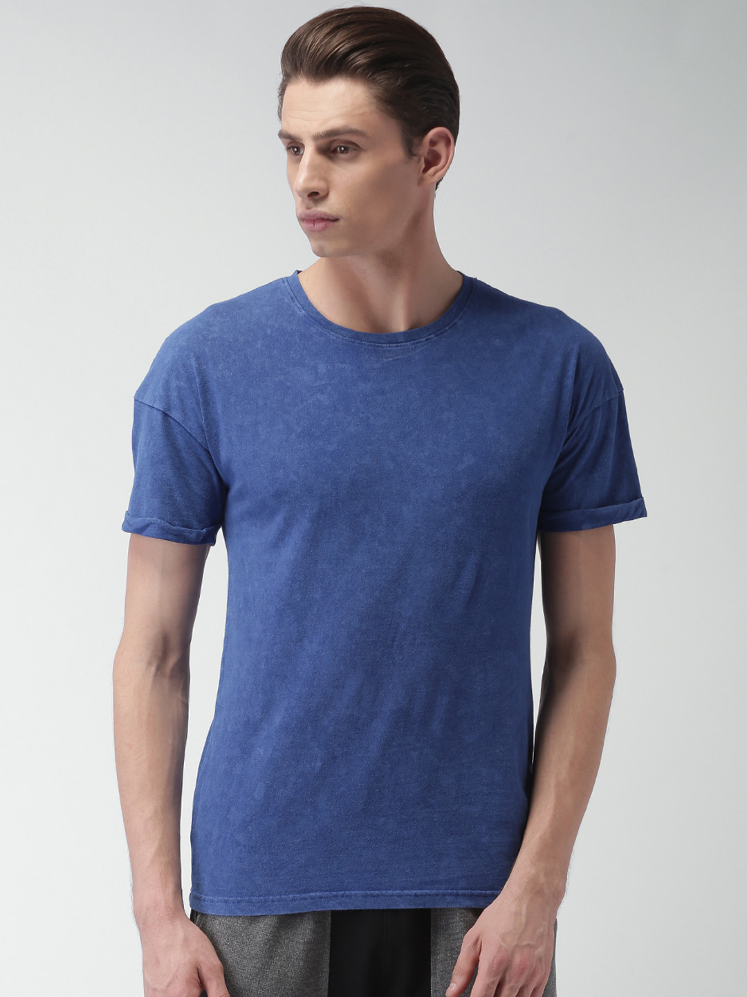 Blue Saint Men Blue Solid Round Neck T-shirt