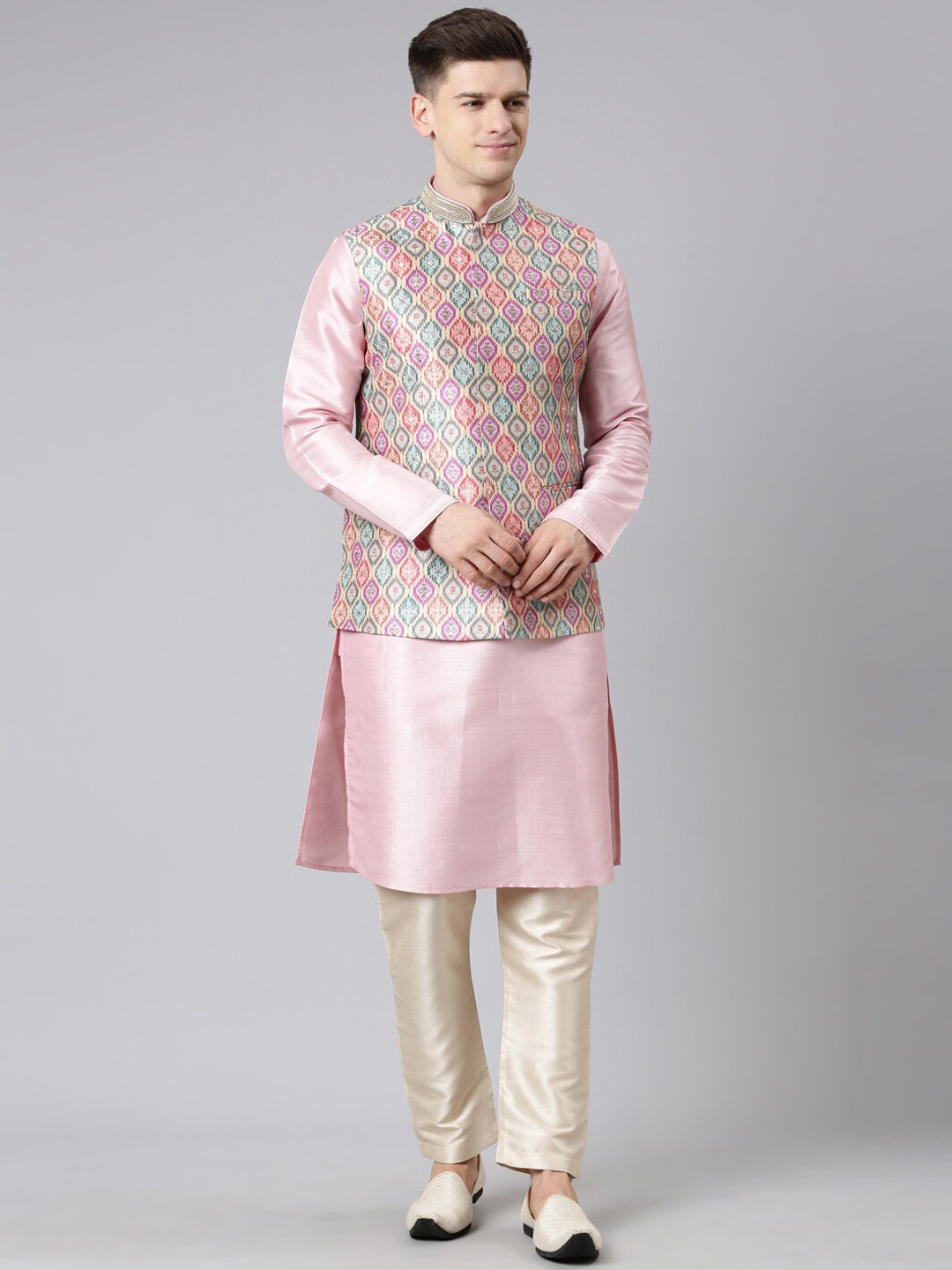 TheEthnic.Co Mandarin Collar Sequinned Kurta & Pyjamas With Embroidered Nehru jacket