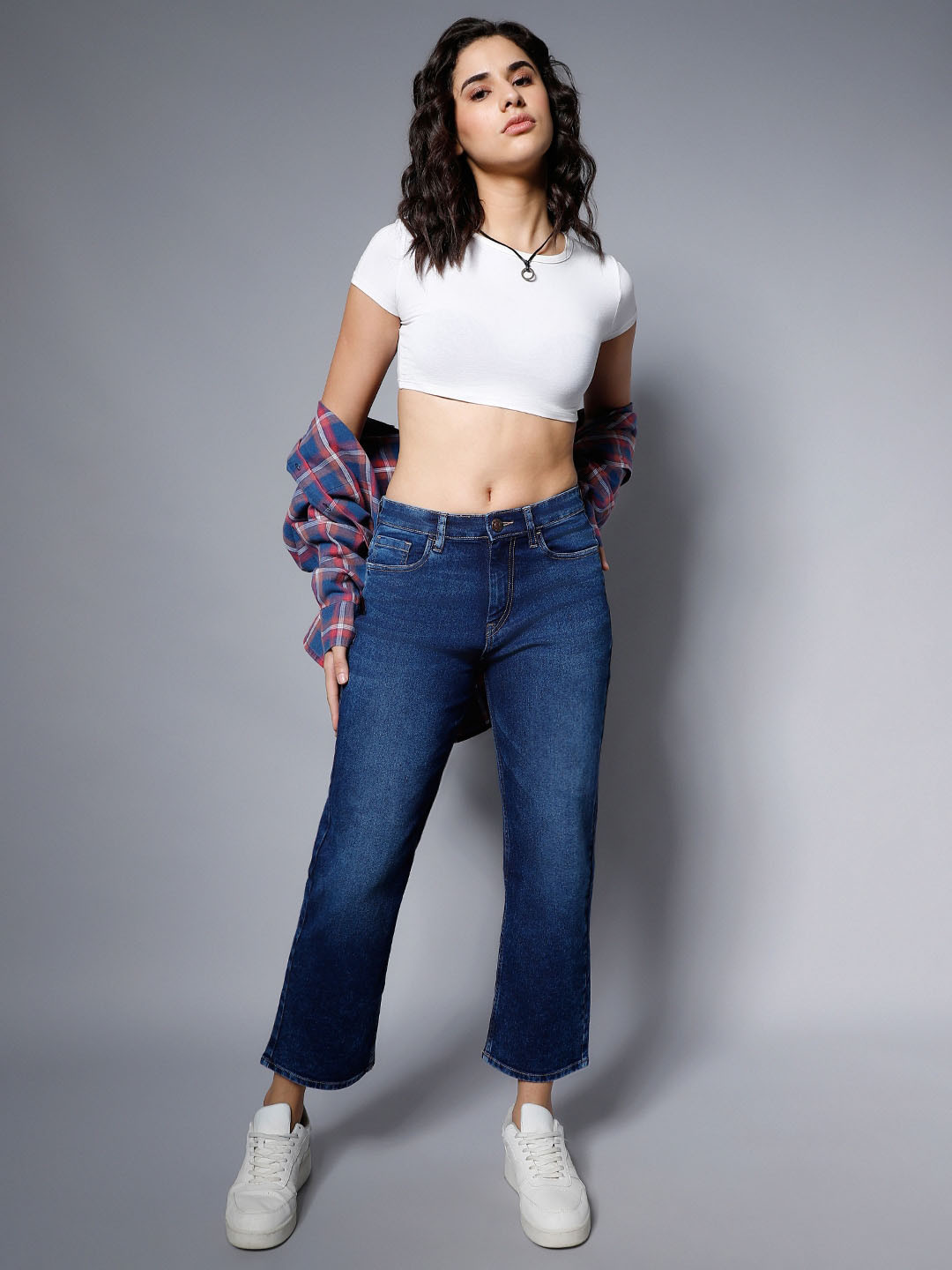 High Star Women Dad Fit Clean Look Mid-Rise Light Fade Whiskers Stretchable Jeans