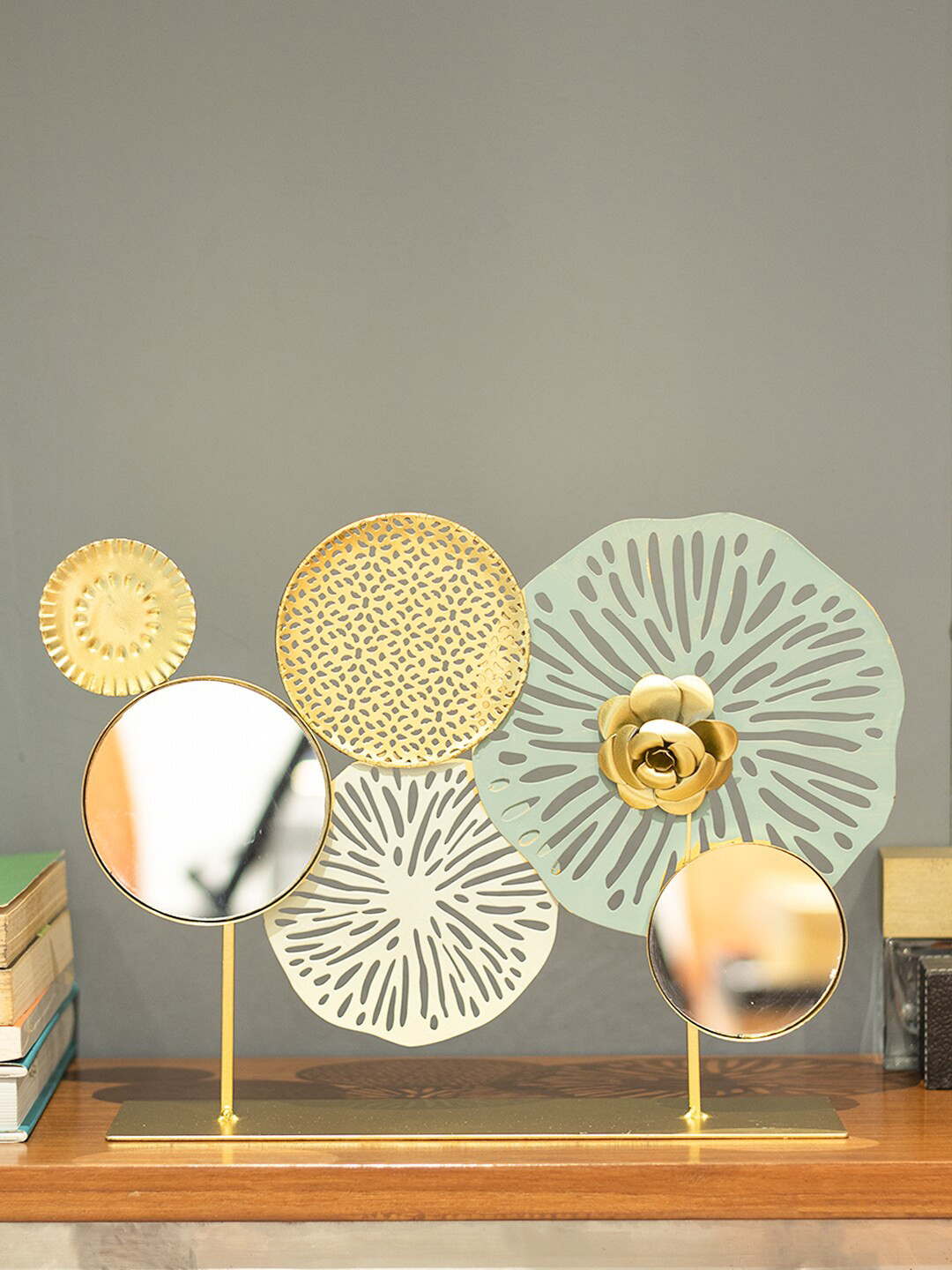 MARKET99 Green & Gold Toned Table Decortive Object Ornament Showpiece