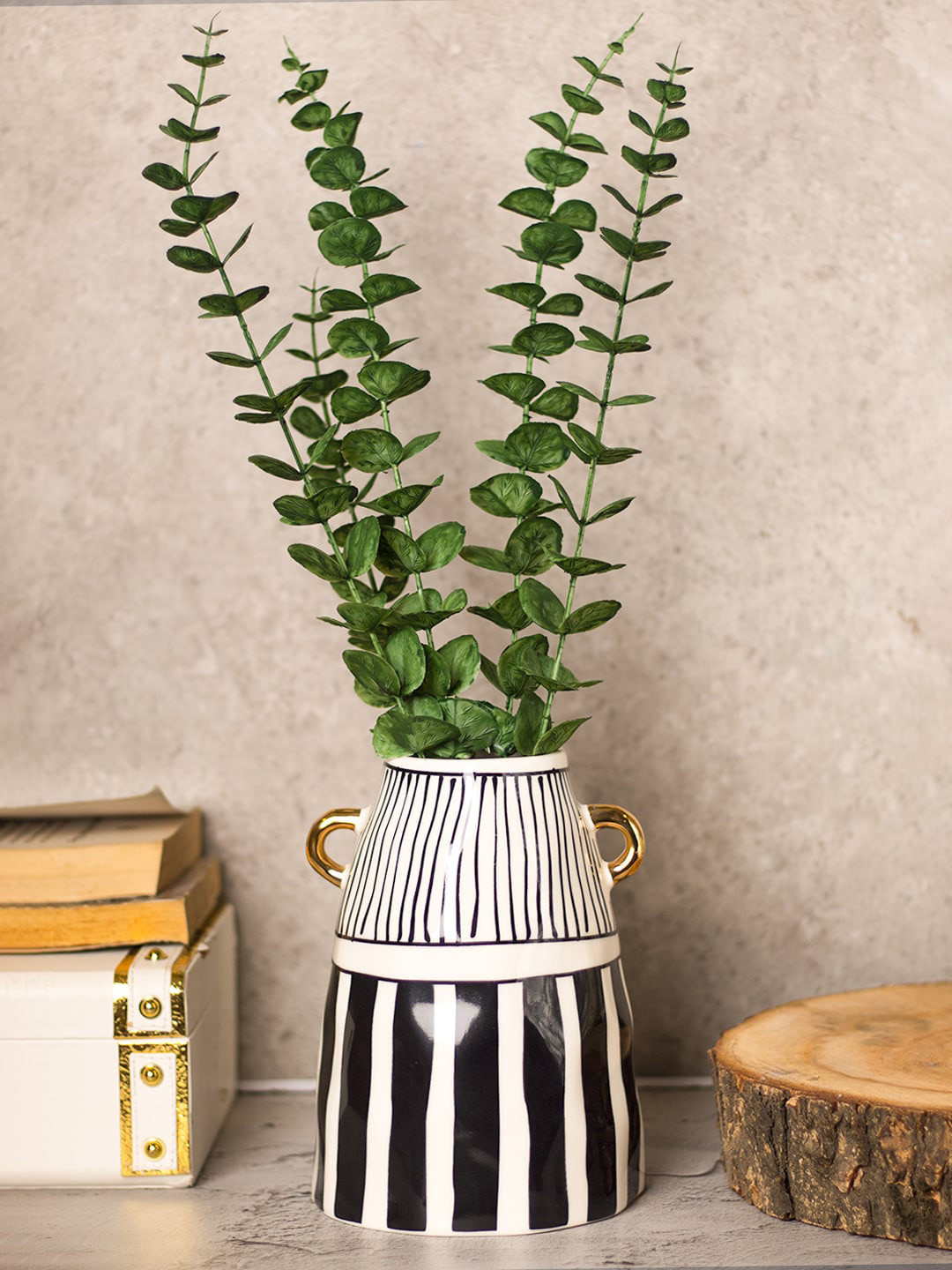 MARKET99 Black & White Ribbed Design Ceramic Vase