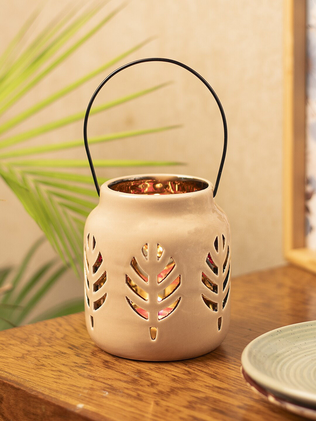 MARKET99 White Leaf Patterned T-Lite Candle Holder