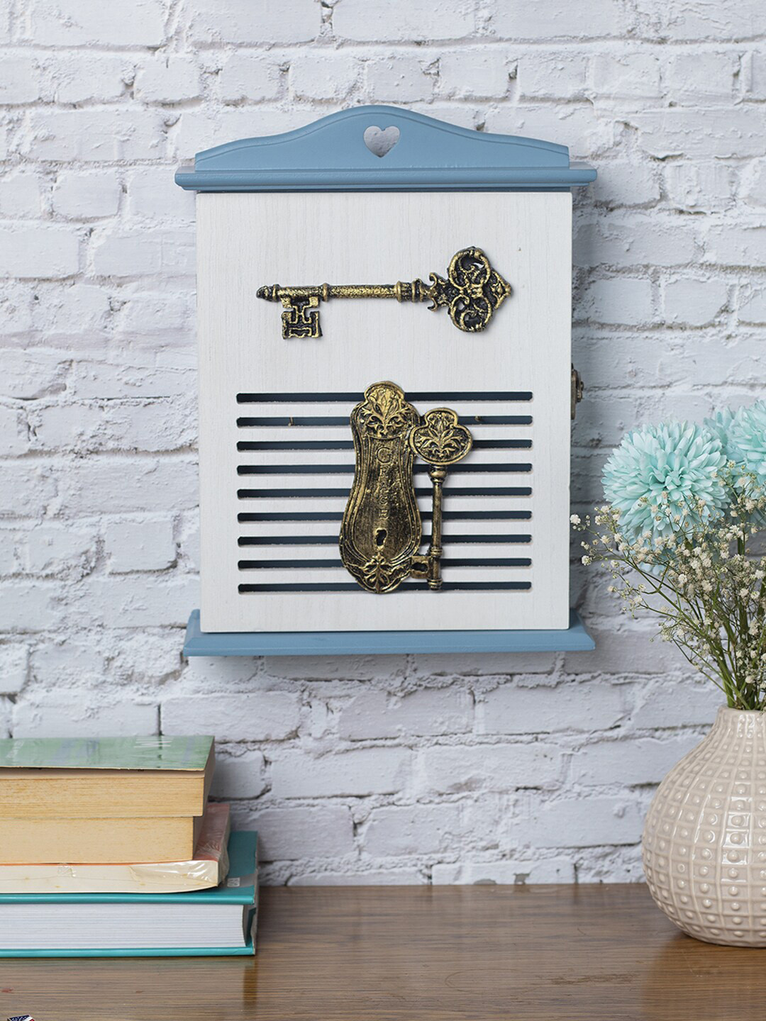 MARKET99 Blue & White Wood House Shaped Key Box