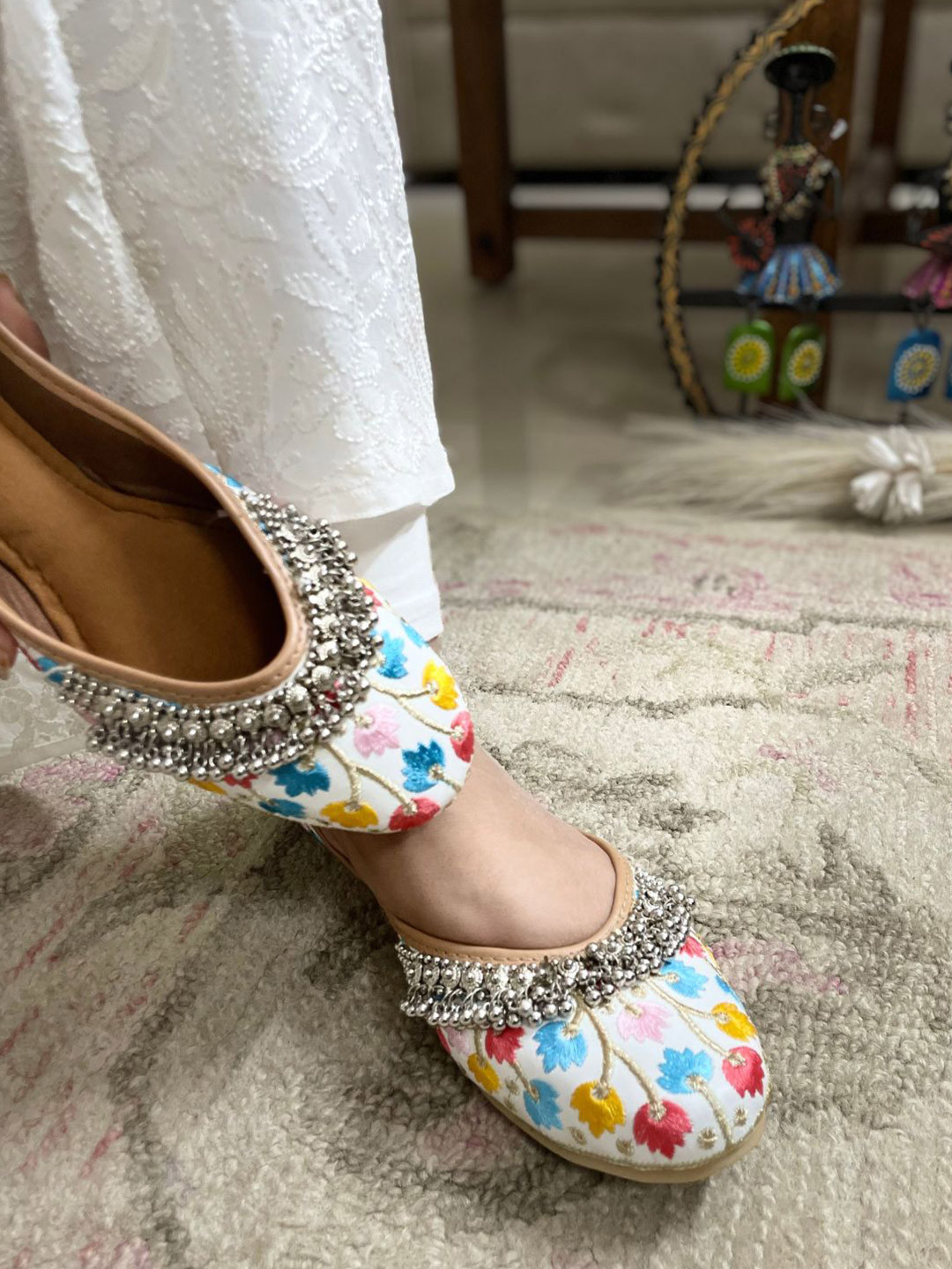 DESI COLOUR Square Toe Ethnic Embellished Embroidered Mojaris