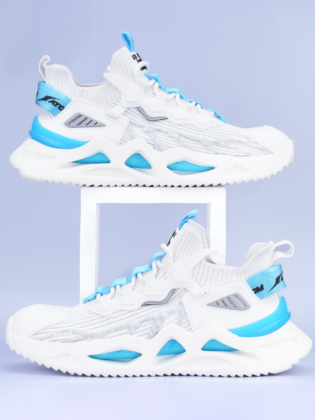 Atom Men Colourblocked Mesh Basisc Sneakers