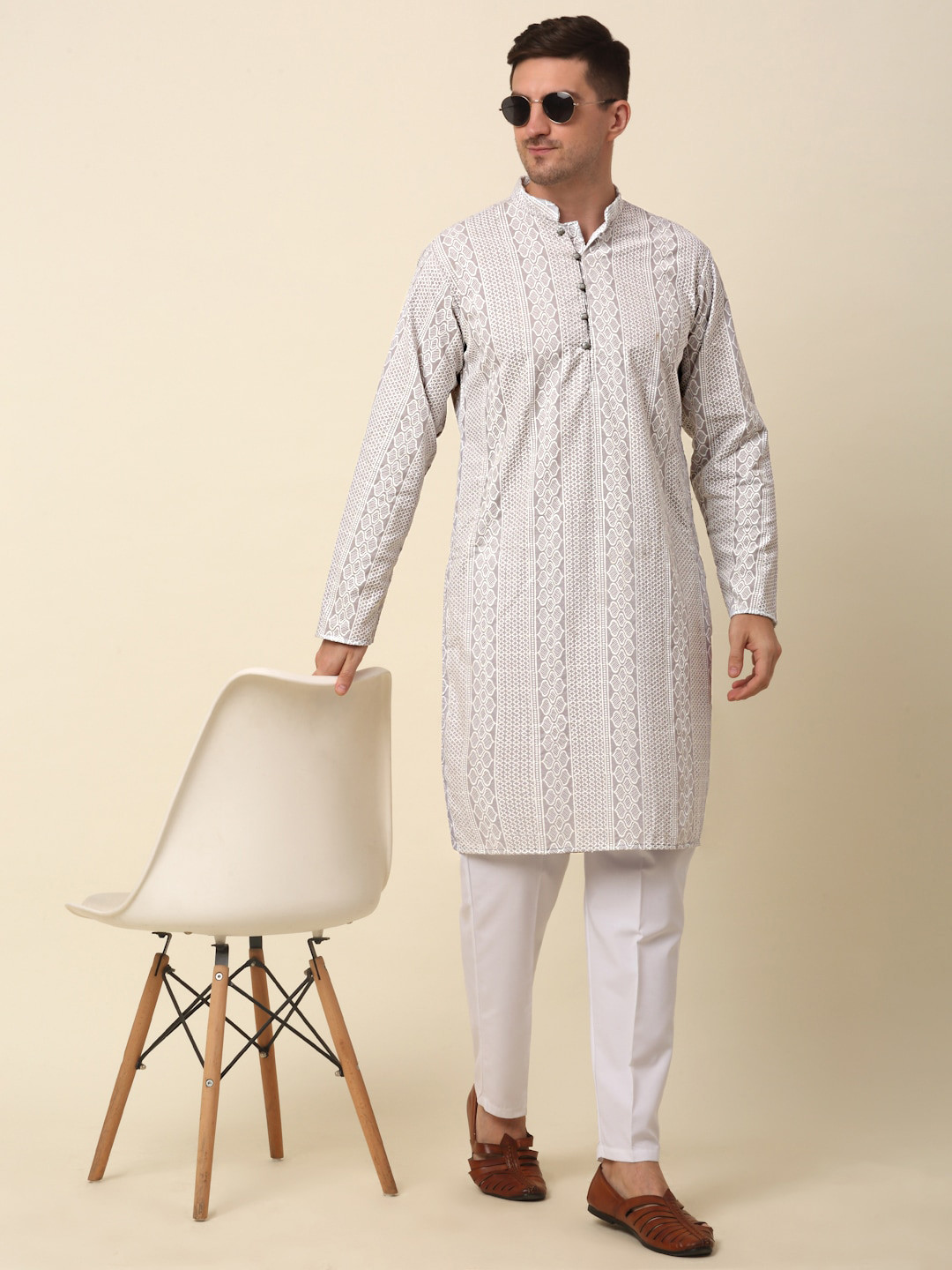 Anouk Grey & White Embroidered Thread Work Pure Cotton Kurta With Pyjamas