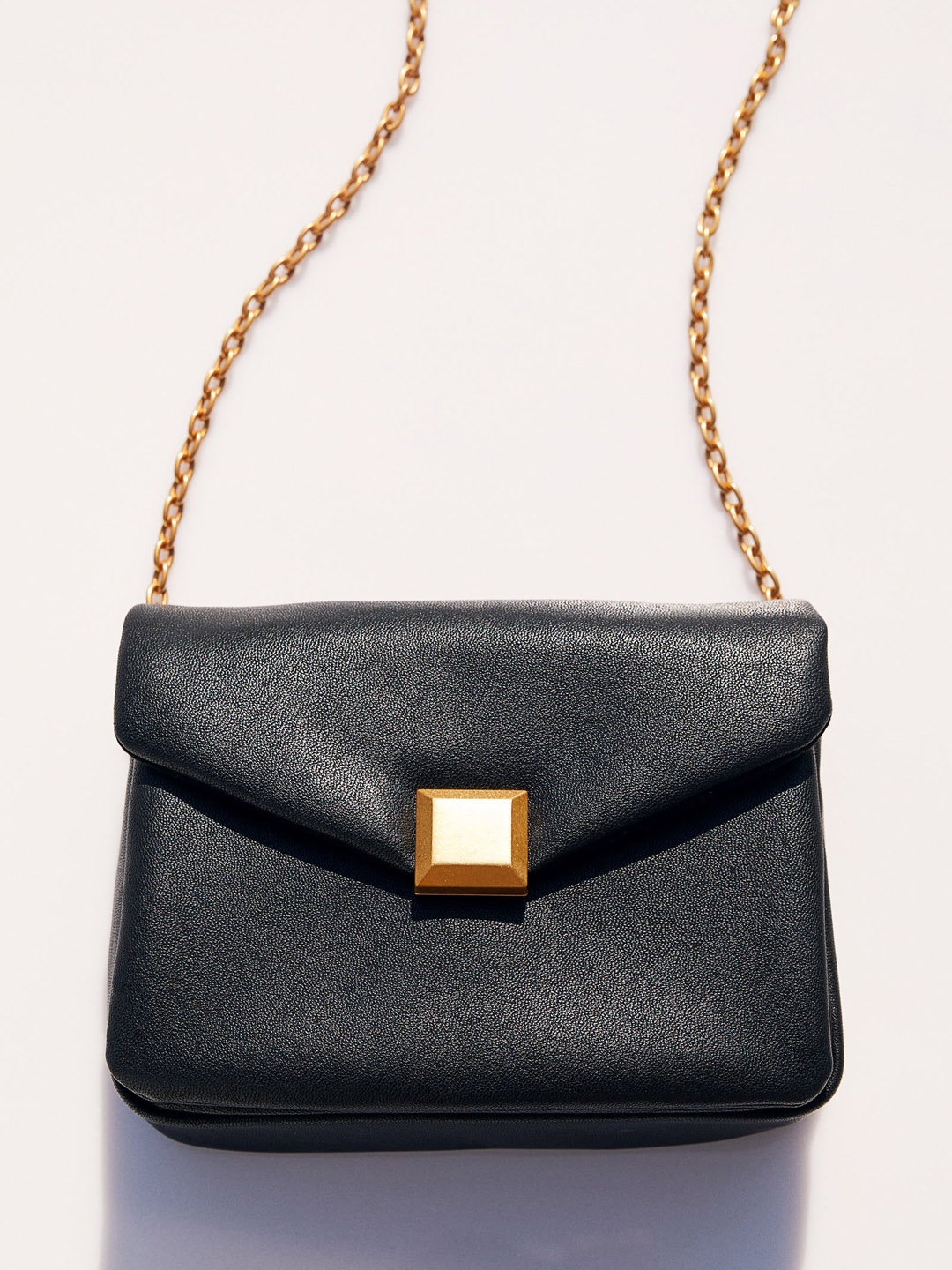 Women's Black Oversized Weave with Gold Chain Shoulder Bag