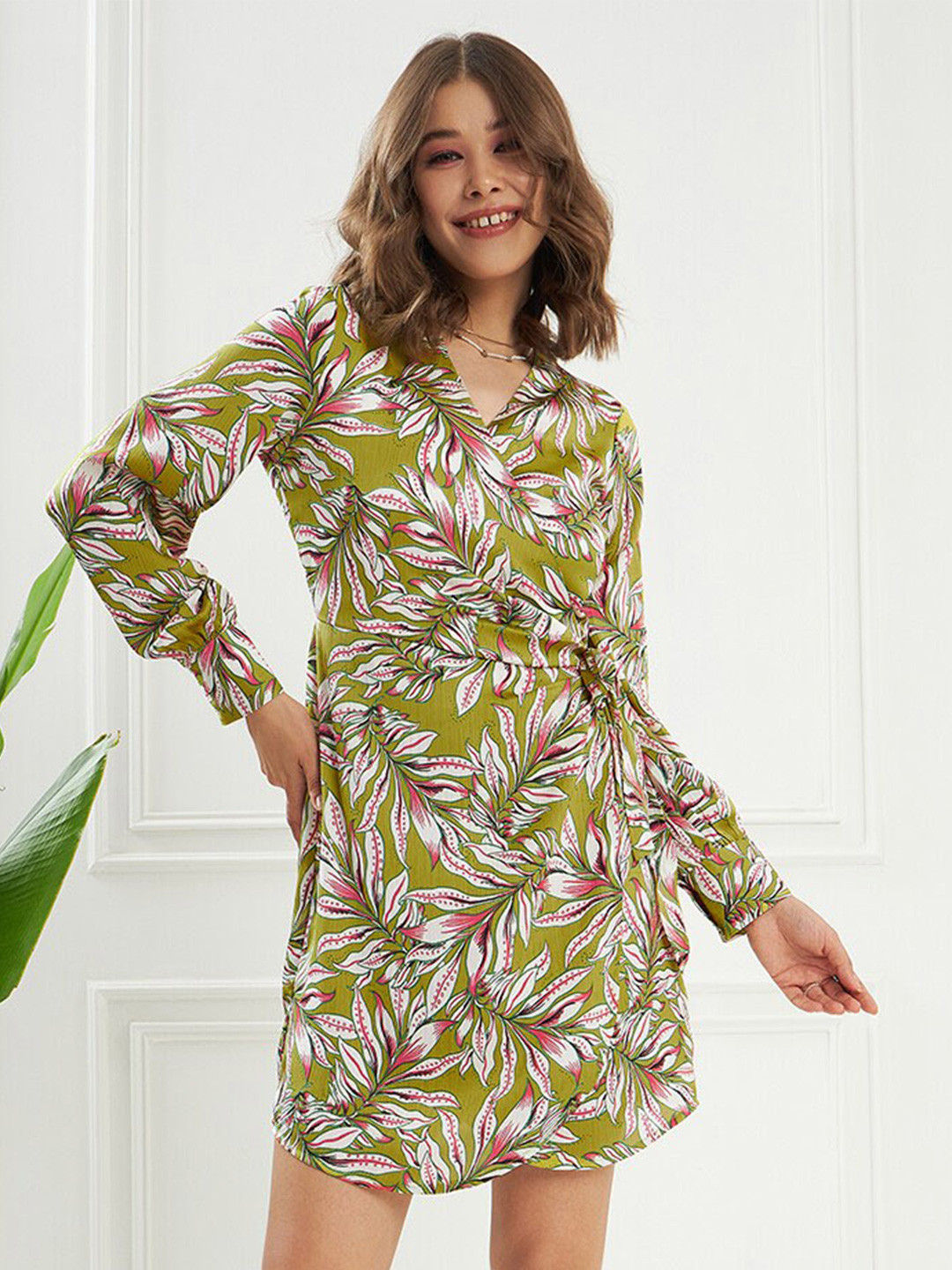 KASSUALLY Green Floral Printed Cuffed Sleeves Tie Ups Satin Wrap Dress